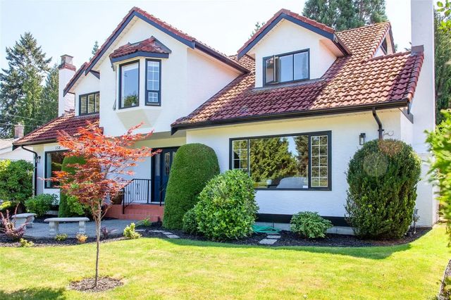 3 of 24 - 158 Crescent Rd E, Qualicum Beach, BC