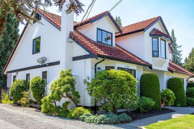 4 of 24 - 158 Crescent Rd E, Qualicum Beach, BC