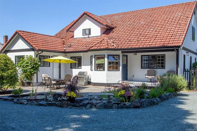 5 of 24 - 158 Crescent Rd E, Qualicum Beach, BC