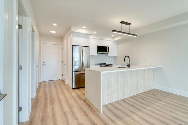 4 of 41 - 45 Haliburton St 404, Nanaimo, BC