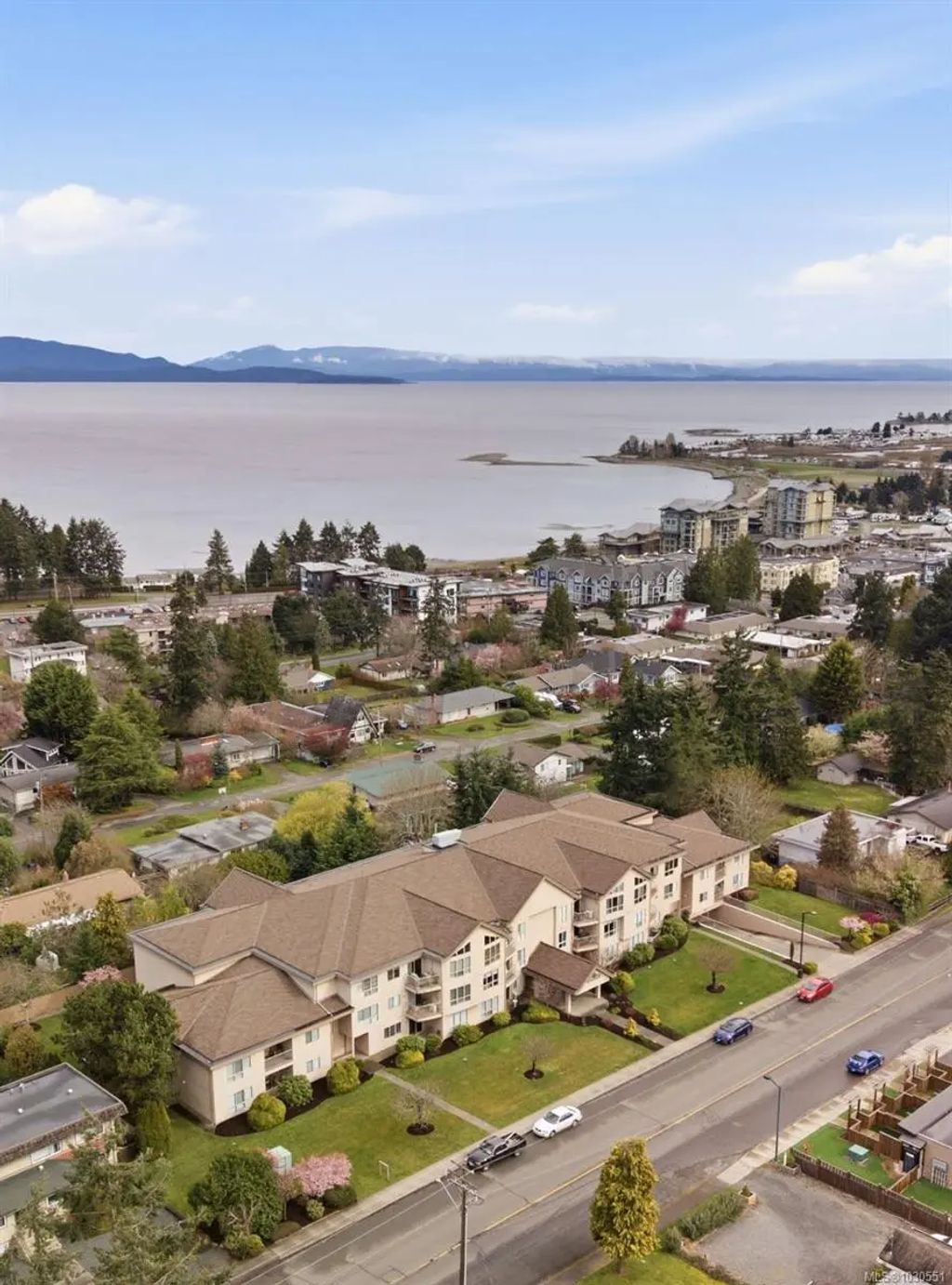 335 Hirst Ave W 106, Parksville