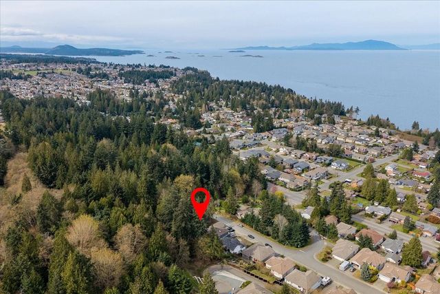 2 of 17 - 5577 Norton Rd, Nanaimo, BC