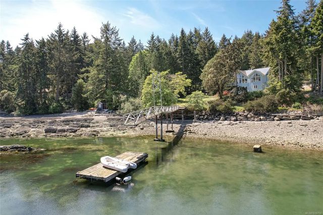 2 of 37 - 207 Welbury Dr, Salt Spring, BC