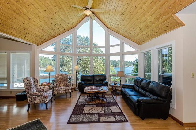 4 of 37 - 207 Welbury Dr, Salt Spring, BC