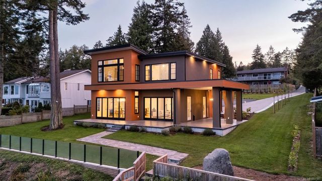 2 of 44 - 8213 Lochside Dr, Central Saanich, BC
