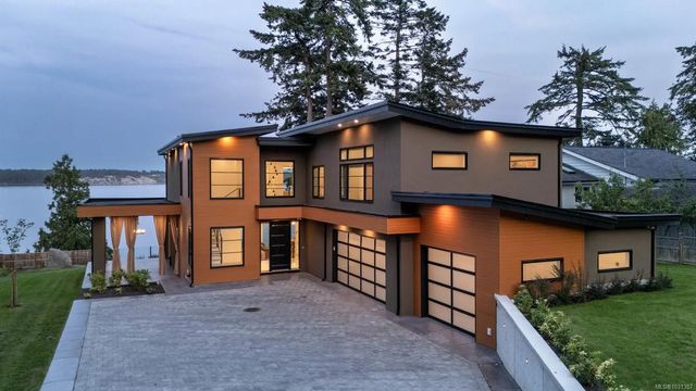 5 of 44 - 8213 Lochside Dr, Central Saanich, BC