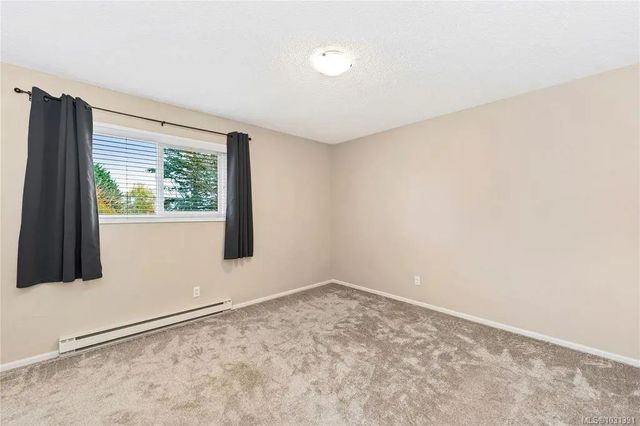 2 of 31 - 1945 Lisnoe Ave 4, Central Saanich, BC