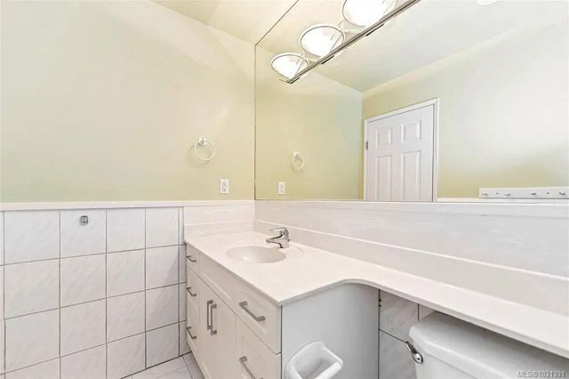 5 of 31 - 1945 Lisnoe Ave 4, Central Saanich, BC