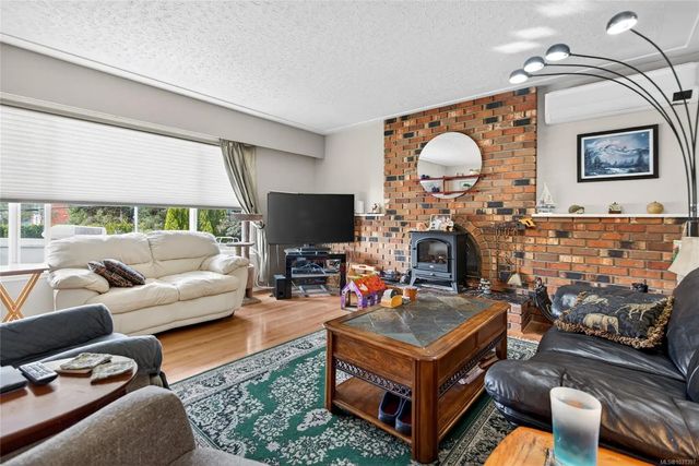4 of 49 - 360 Back Rd, Courtenay, BC