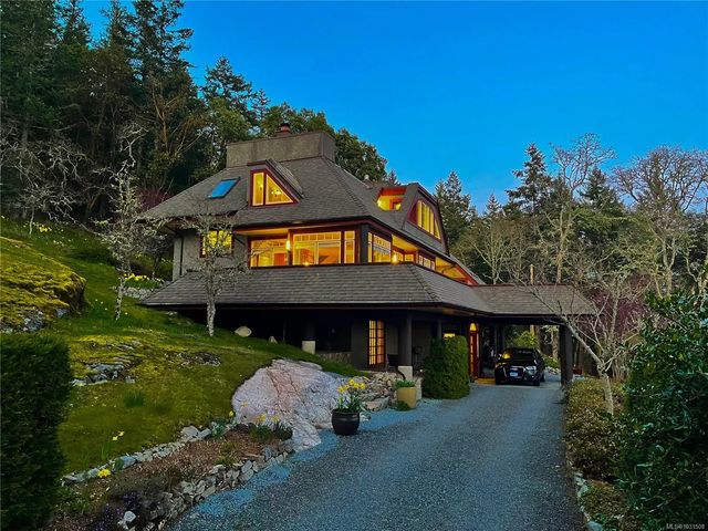 4 of 68 - 8242 Thomson Pl, Central Saanich, BC