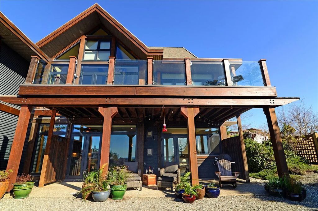 554 Marine Dr 108, Ucluelet