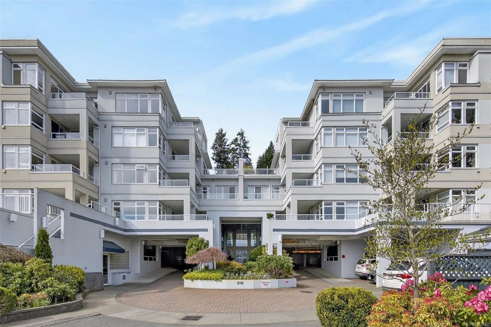 Residential Real Estate for Sale at 5110 Cordova Bay Rd 206 in the city of Saanich by MLS #1031853