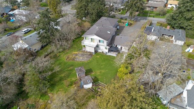 2 of 58 - 863 Parklands Dr, Esquimalt, BC