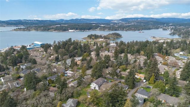 4 of 58 - 863 Parklands Dr, Esquimalt, BC