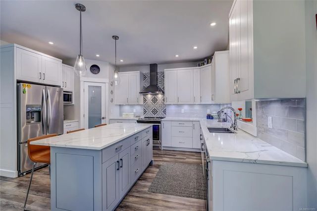 5 of 93 - 1868 Galvin Pl, Qualicum Beach, BC