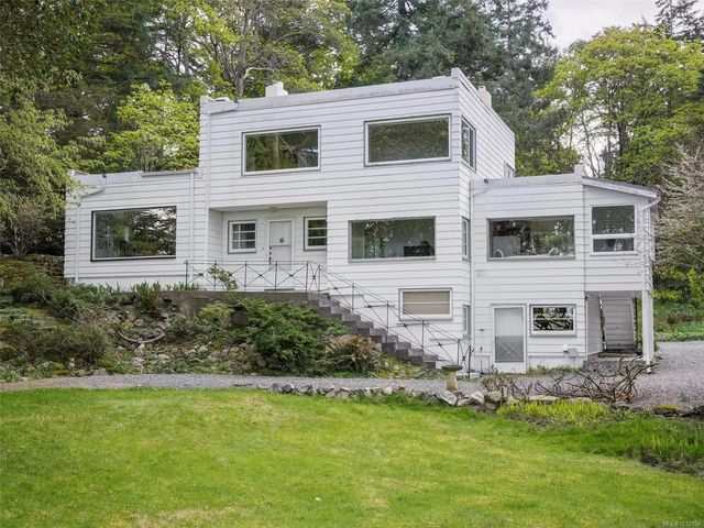 5 of 46 - 2620 Queenswood Dr, Saanich, BC