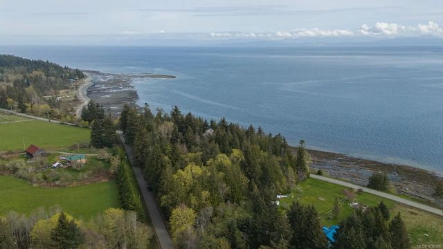 4 of 21 - - East Rd, Denman Island, BC