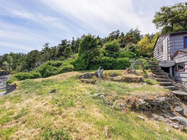 4 of 60 - 6000 Lockehaven Dr, Saanich, BC