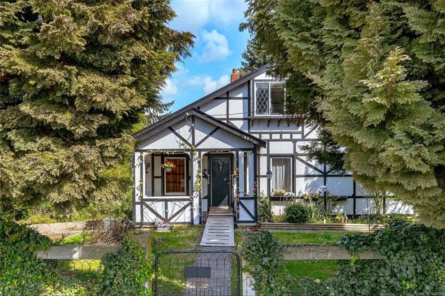 2 of 26 - 824 Ellery St, Esquimalt, BC