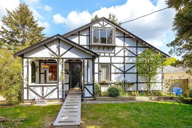 3 of 26 - 824 Ellery St, Esquimalt, BC
