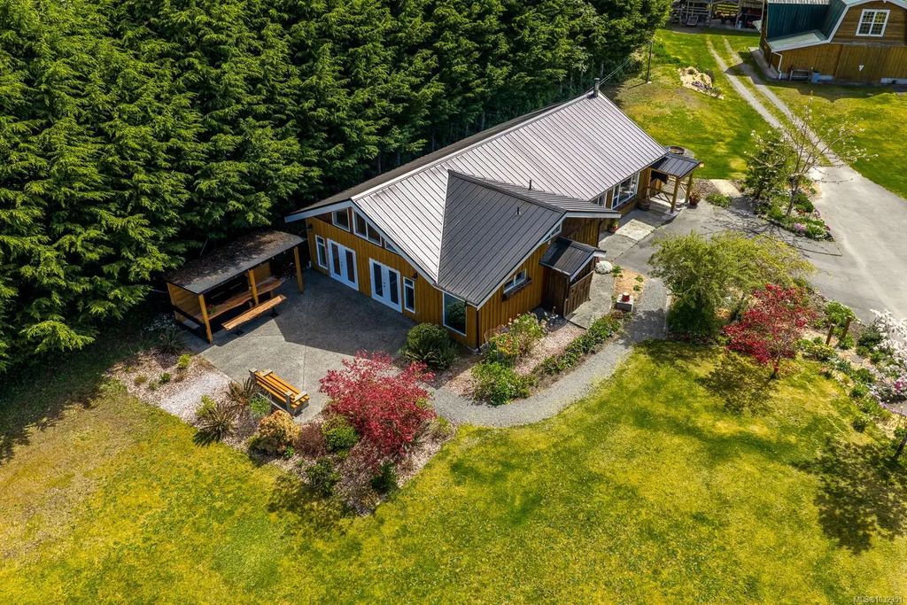 885 Lanqvist Rd, Hyde Creek