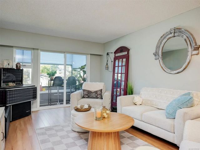 4 of 32 - 1537 Morrison St 304, Victoria, BC