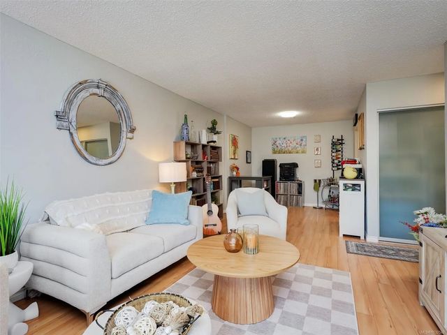 5 of 32 - 1537 Morrison St 304, Victoria, BC