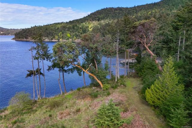 2 of 17 - 122 Narrows West Rd, Salt Spring, BC