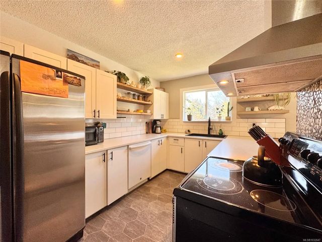 4 of 25 - 413 Cedar Cres, Gold River, BC