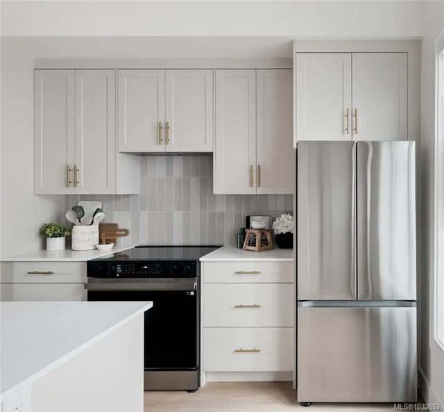 4 of 34 - 2536 Shelbourne St 11, Victoria, BC