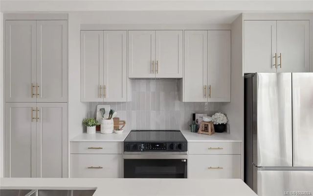 5 of 34 - 2536 Shelbourne St 11, Victoria, BC