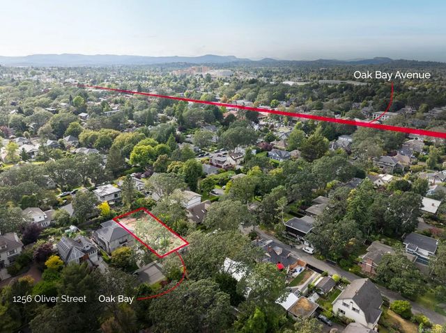 2 of 14 - 1256 Oliver St, Oak Bay, BC