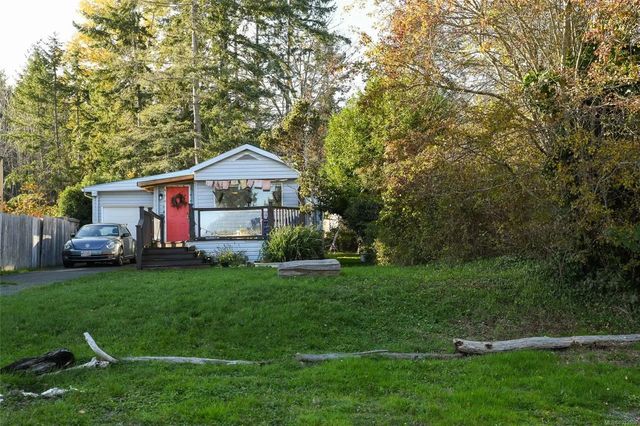 2 of 29 - 5557 Horne St, Union Bay, BC