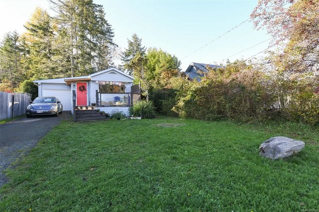 3 of 29 - 5557 Horne St, Union Bay, BC