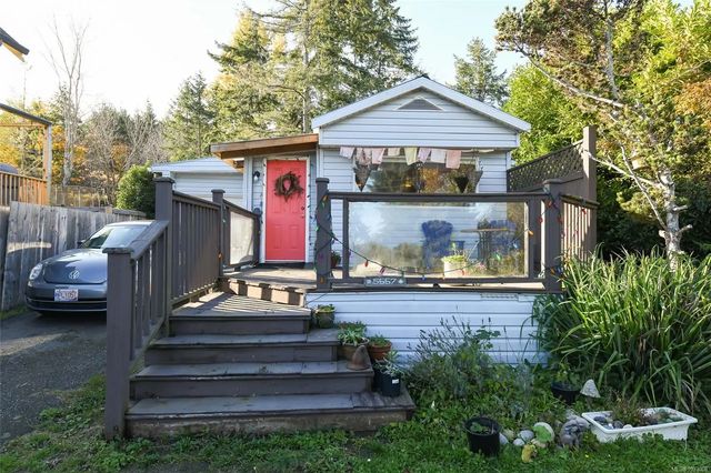 4 of 29 - 5557 Horne St, Union Bay, BC