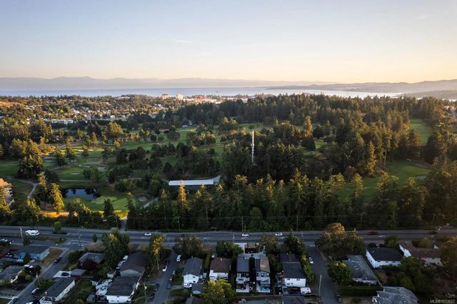 4 of 50 - 1158 Craigflower Rd, Esquimalt, BC