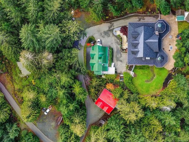 2 of 94 - 643 Southwood Dr, Highlands, BC