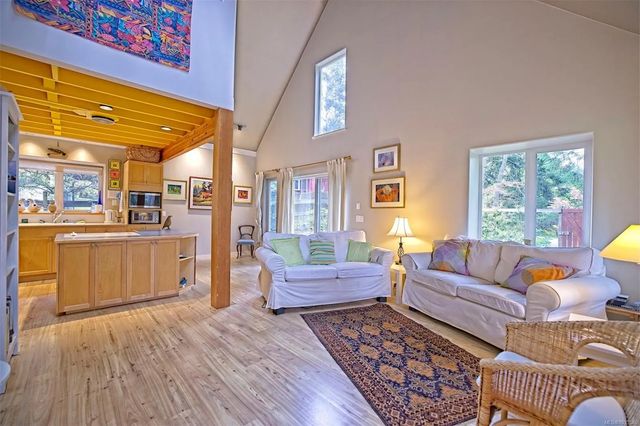 2 of 27 - 110 Village Terr, Salt Spring, BC