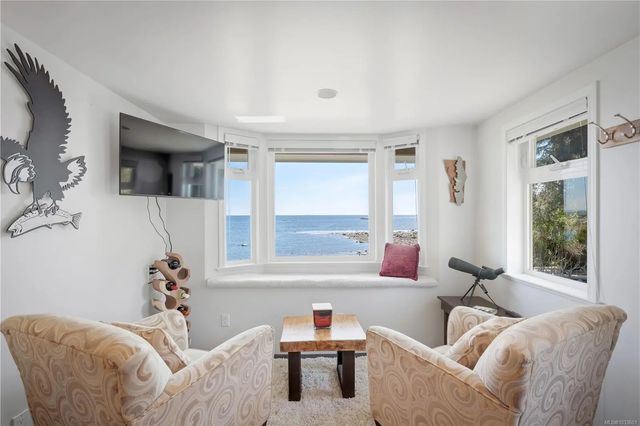 2 of 32 - 1006 Seventh Ave, Ucluelet, BC