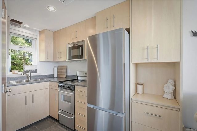 3 of 32 - 1006 Seventh Ave, Ucluelet, BC