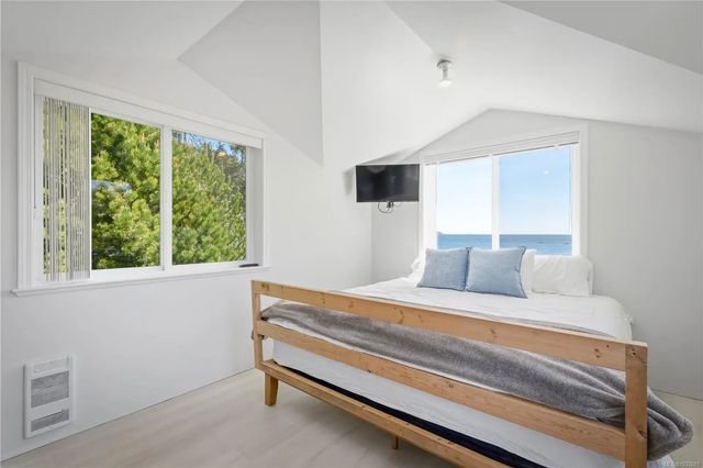 5 of 32 - 1006 Seventh Ave, Ucluelet, BC