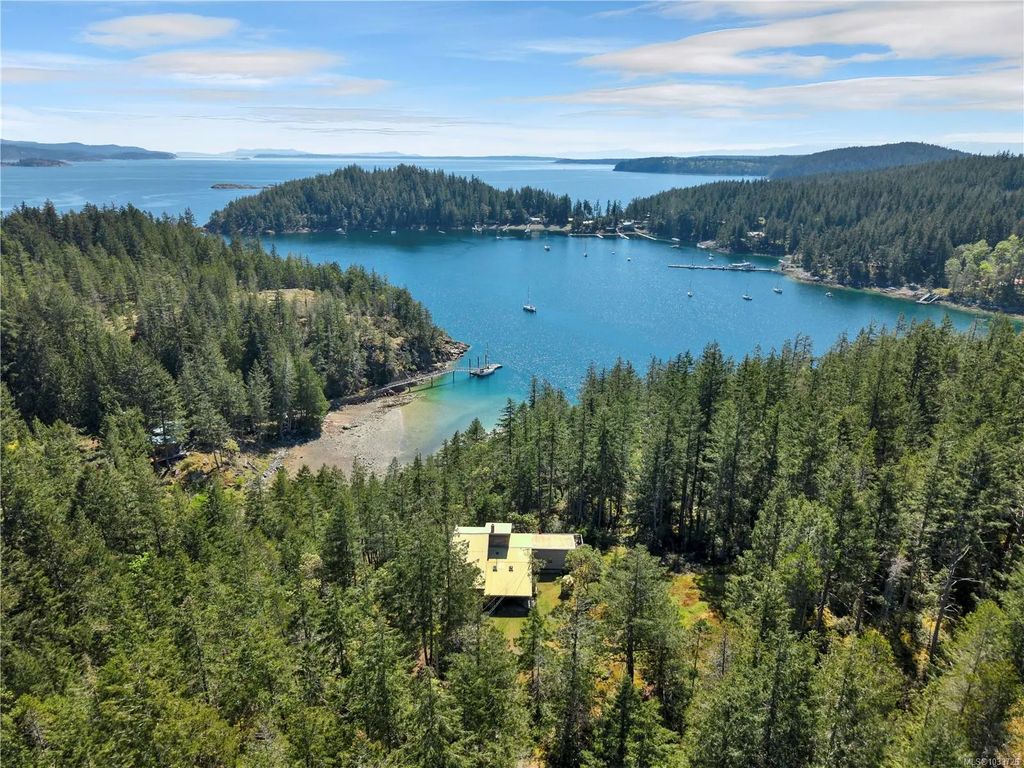 1395 Manzanita Rd, Cortes Island