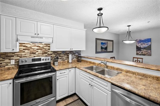 3 of 22 - 8 White St 2, Ladysmith, BC