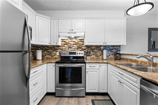 4 of 22 - 8 White St 2, Ladysmith, BC