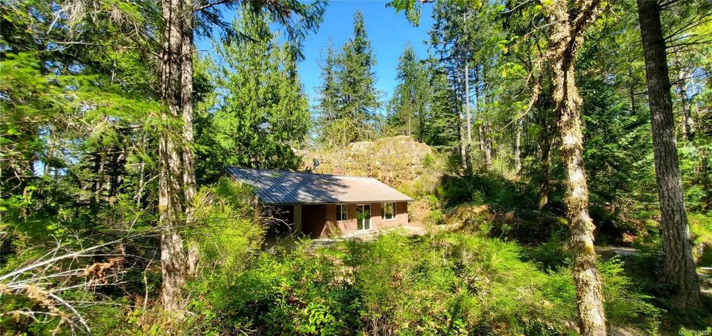 226 Bold Point Rd, Quadra Island