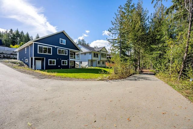 2 of 9 - 3240 Klanawa Cres, Courtenay, BC