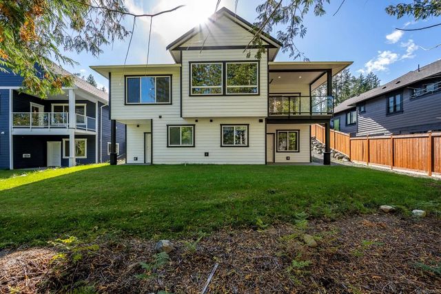 2 of 11 - 3236 Klanawa Cres, Courtenay, BC