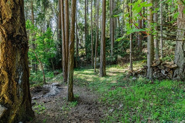 2 of 39 - 128 Sunset Dr, Salt Spring, BC