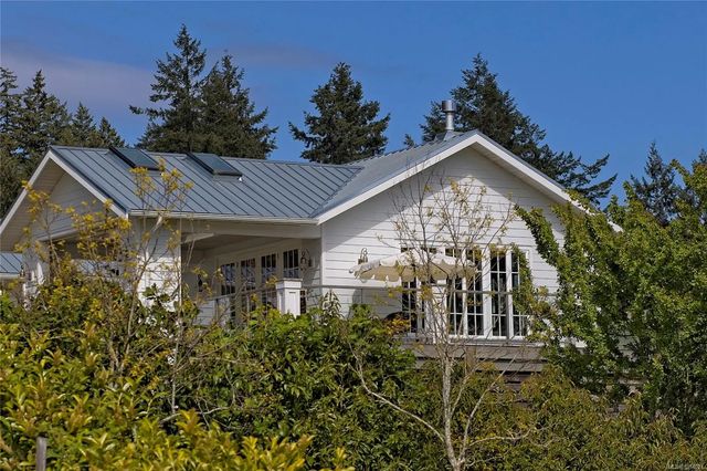 2 of 28 - 146 Tantramar Dr, Salt Spring, BC