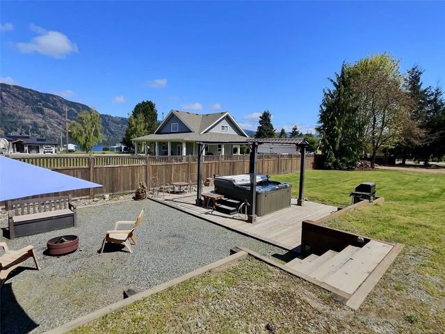 3 of 21 - 6855 Charles Pl, Honeymoon Bay, BC